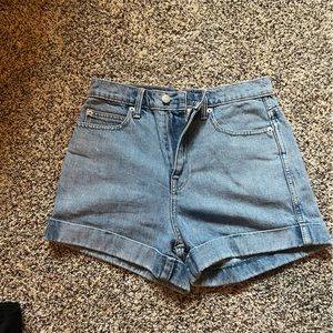 Gap high-rise short